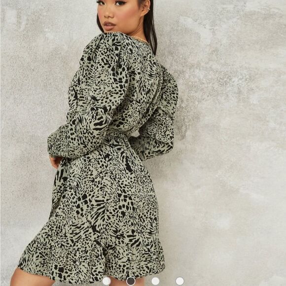 Misguided Green Animal Print Surplice Ruffle Dress. Size 6. - Picture 2 of 12